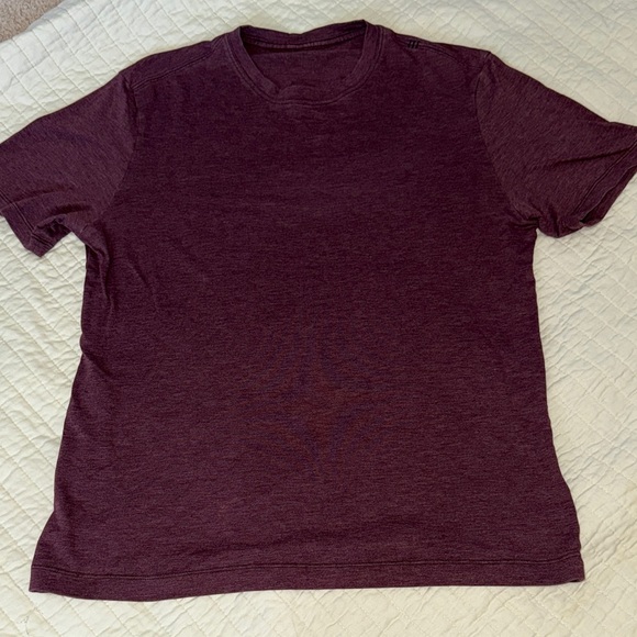 lululemon athletica Men's Maroon Short Sleeve Tee - Picture 1 of 3